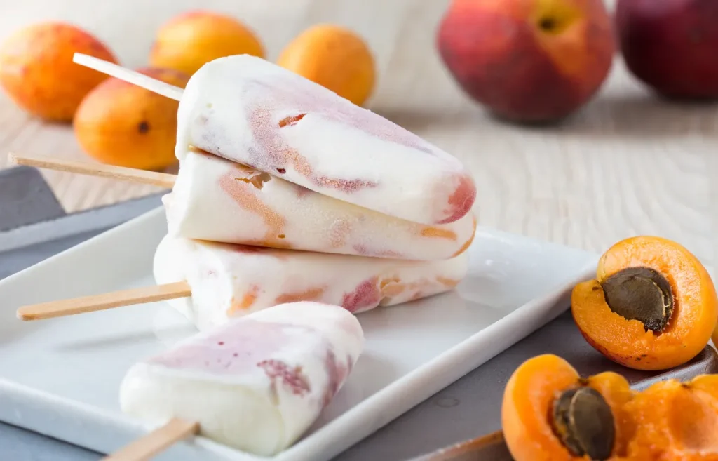 Ghiaccioli alle pesche, albicocche e miele